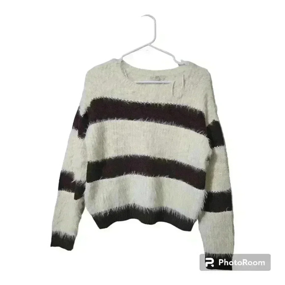 NWOT womens striped sweater! - Picture 1 of 2